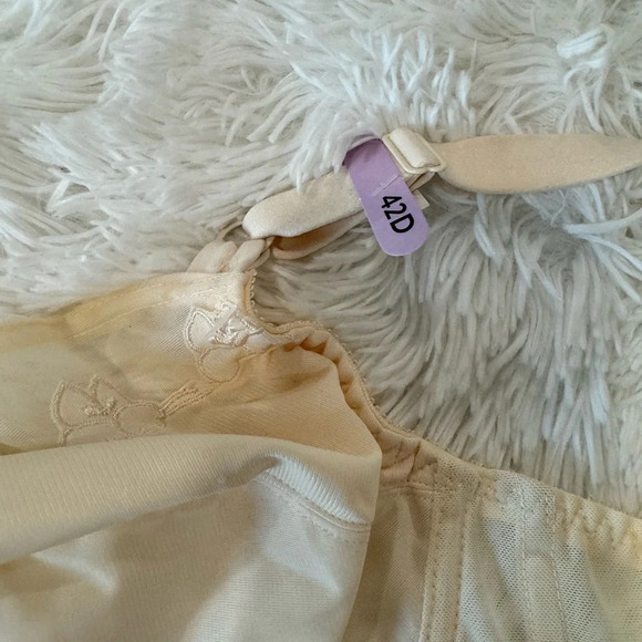 Bali 2 Women's Flower Underwire Bra, Light Beige, 42D - Picture 8 of 11